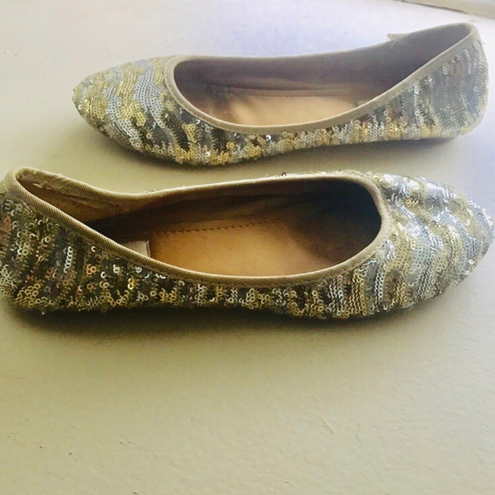 VINTAGE GOLD & SILVER EMBELLISHED SEQUENCED FLATS